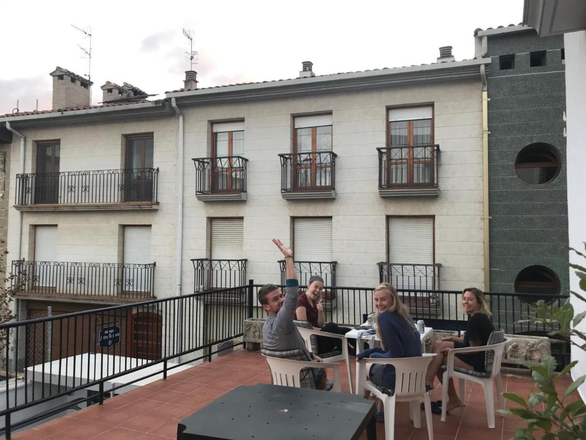 Albergue Estrella Guia Puente La Reina Luaran gambar