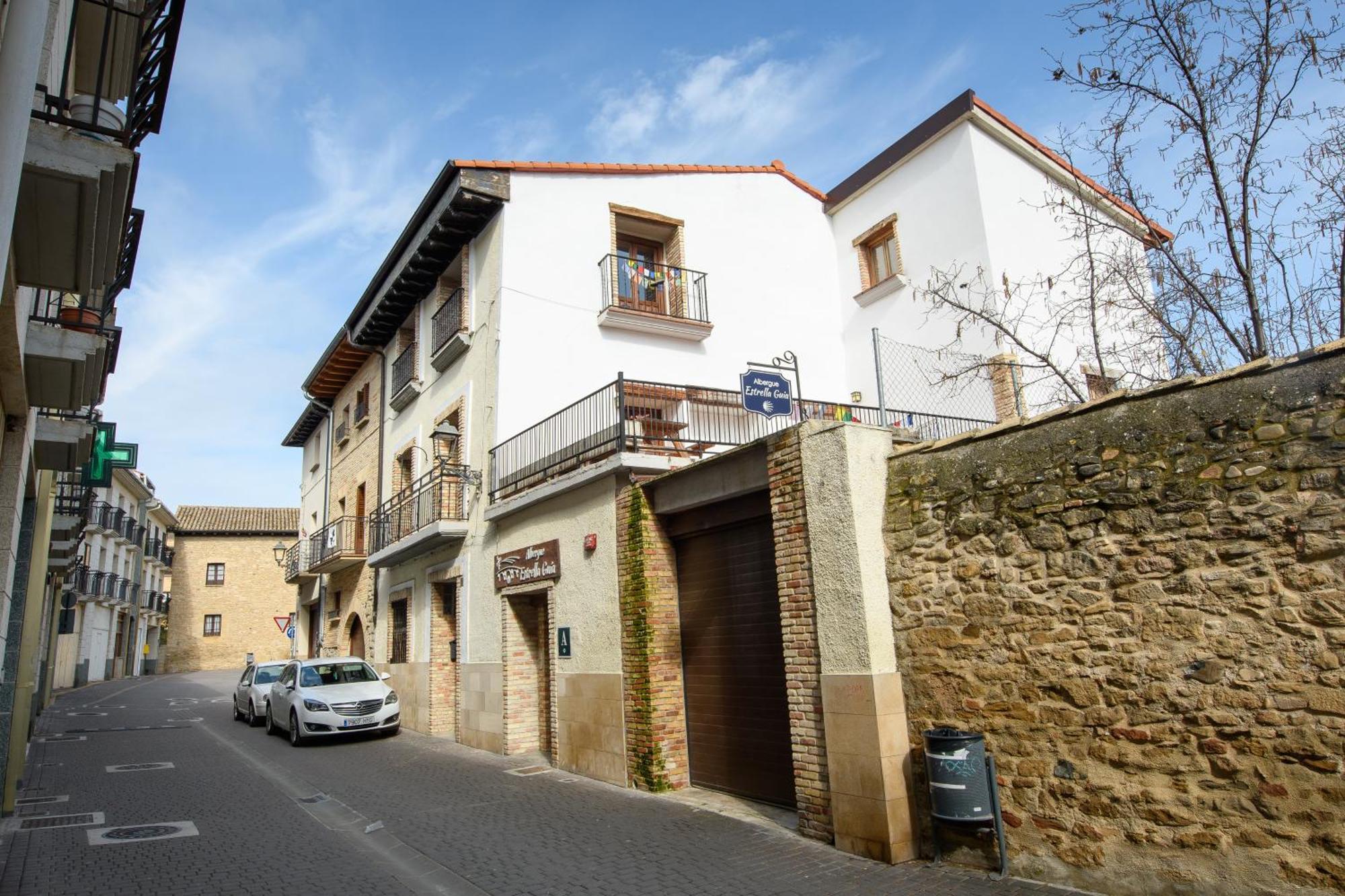 Albergue Estrella Guia Puente La Reina Luaran gambar