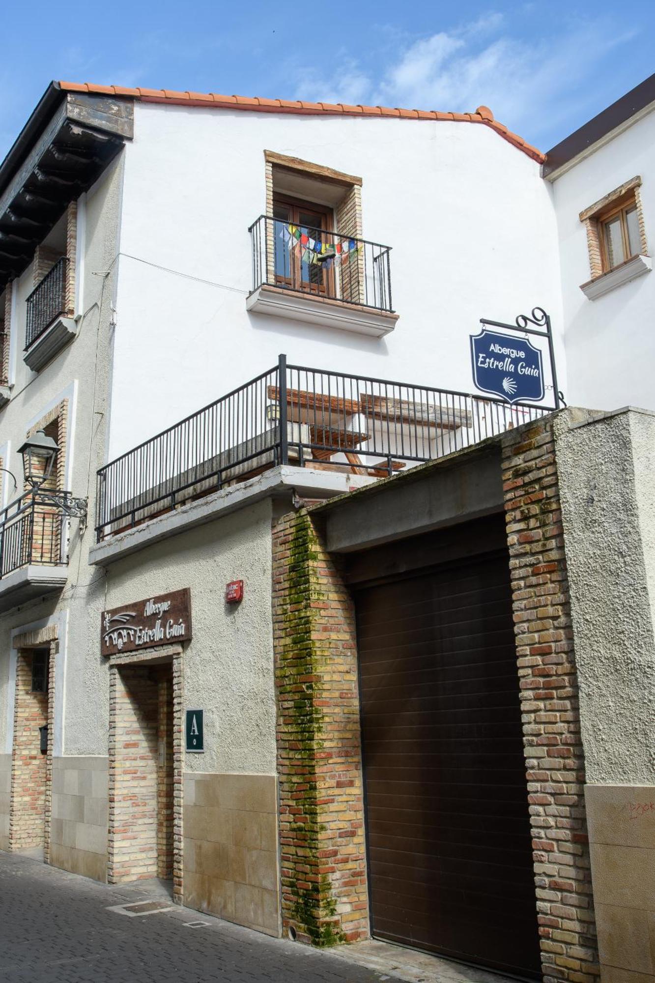 Albergue Estrella Guia Puente La Reina Luaran gambar