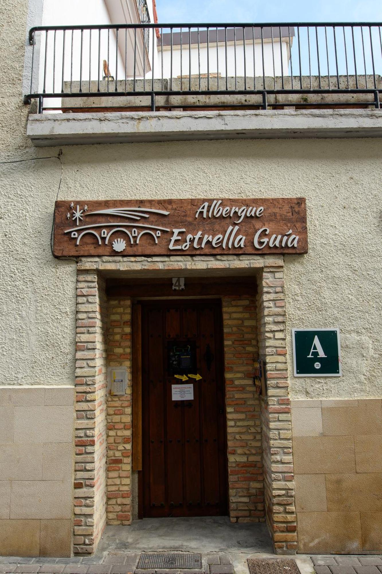 Albergue Estrella Guia Puente La Reina Luaran gambar