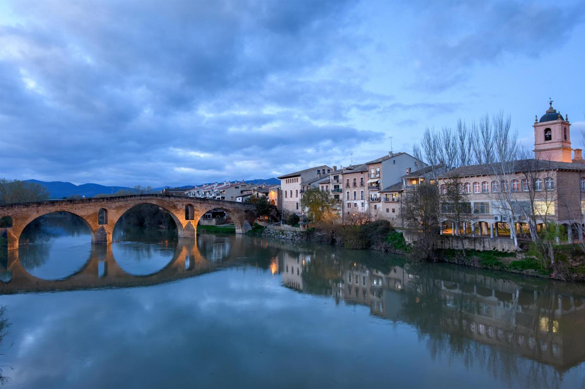 Albergue Estrella Guia Puente La Reina Luaran gambar