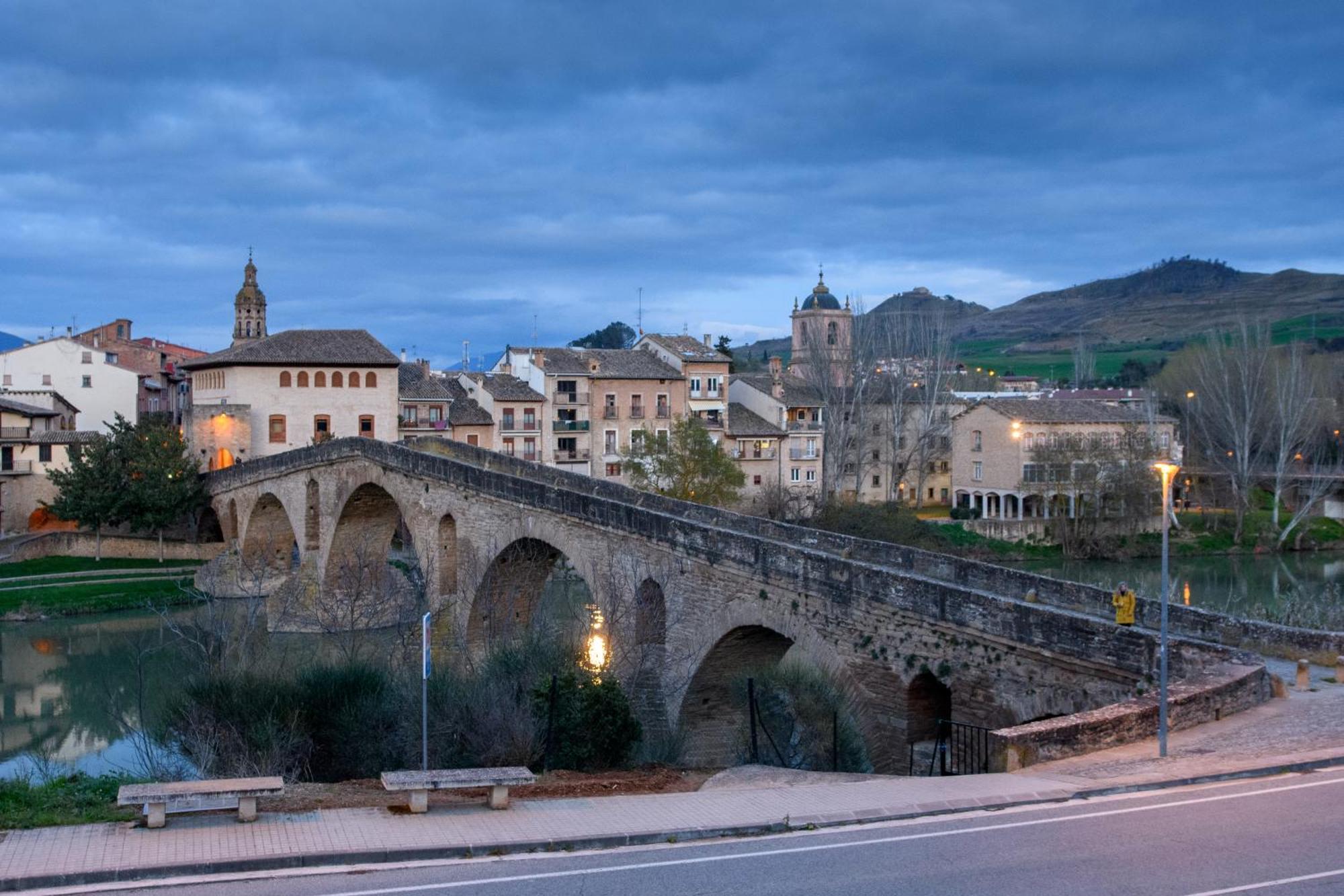 Albergue Estrella Guia Puente La Reina Luaran gambar